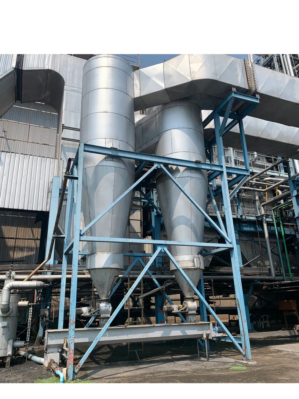 Cyclone collector bank with interconnecting ducting, Arrow Energy installation