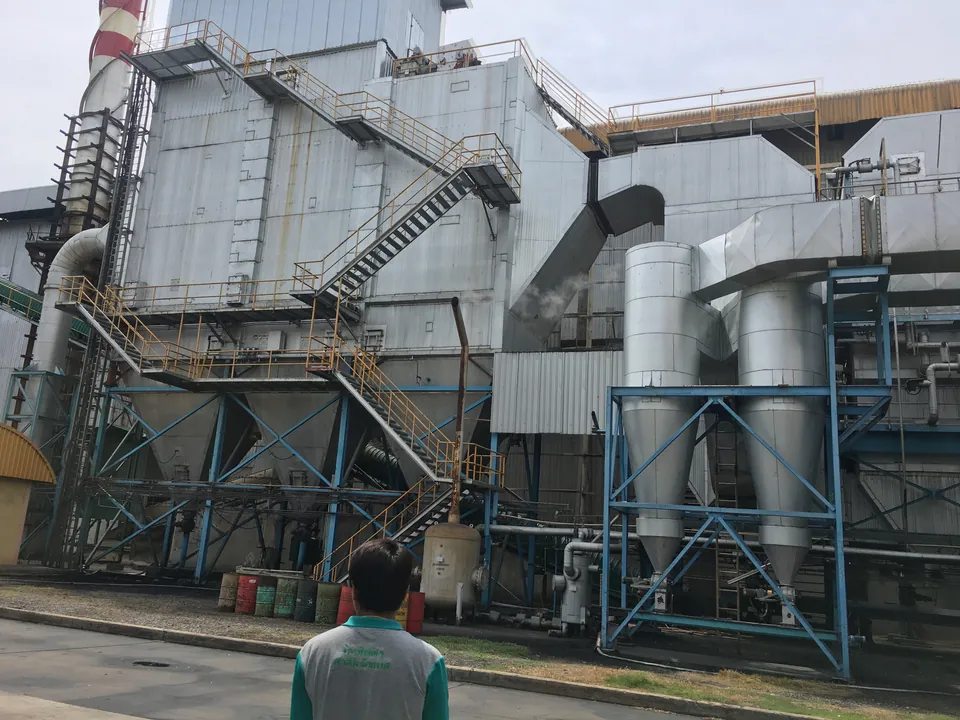 Collector casing, hopper row and cyclones on one gas path