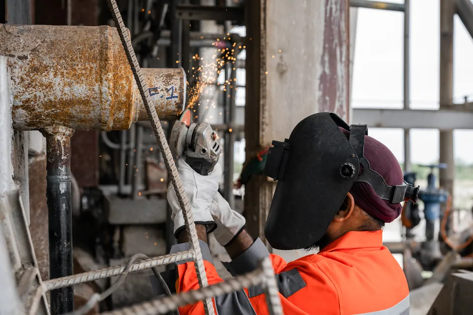 Arrow Energy welder cutting a pressure-vessel nozzle