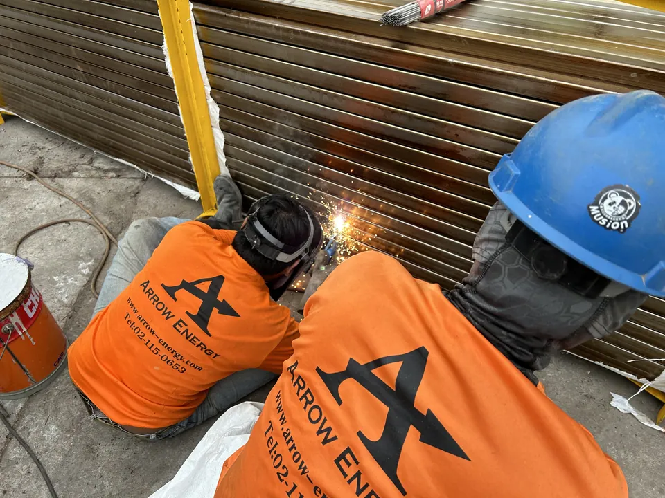 Arrow Energy welders on site fabrication